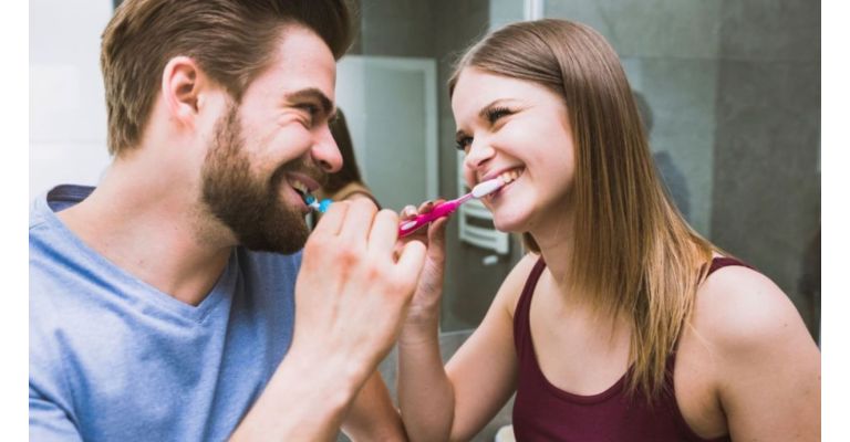 Дефіцит цих двох вітамінів призводить до чутливості зубів та запалення ясен