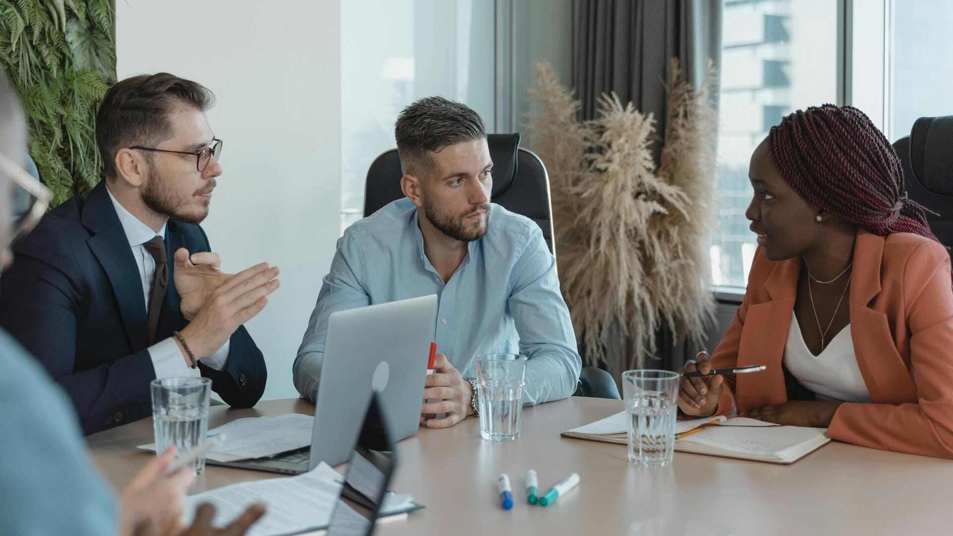 BACK TO OFFICE: КАК НЕ ПОДХОПИТЬ ЗАСТУДУ НА КОНДИЦИОНЕРАХ